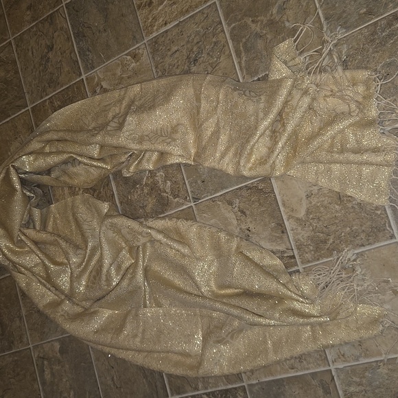 Lilly Pulitzer Shimmering Gold Scarf - Picture 4 of 5